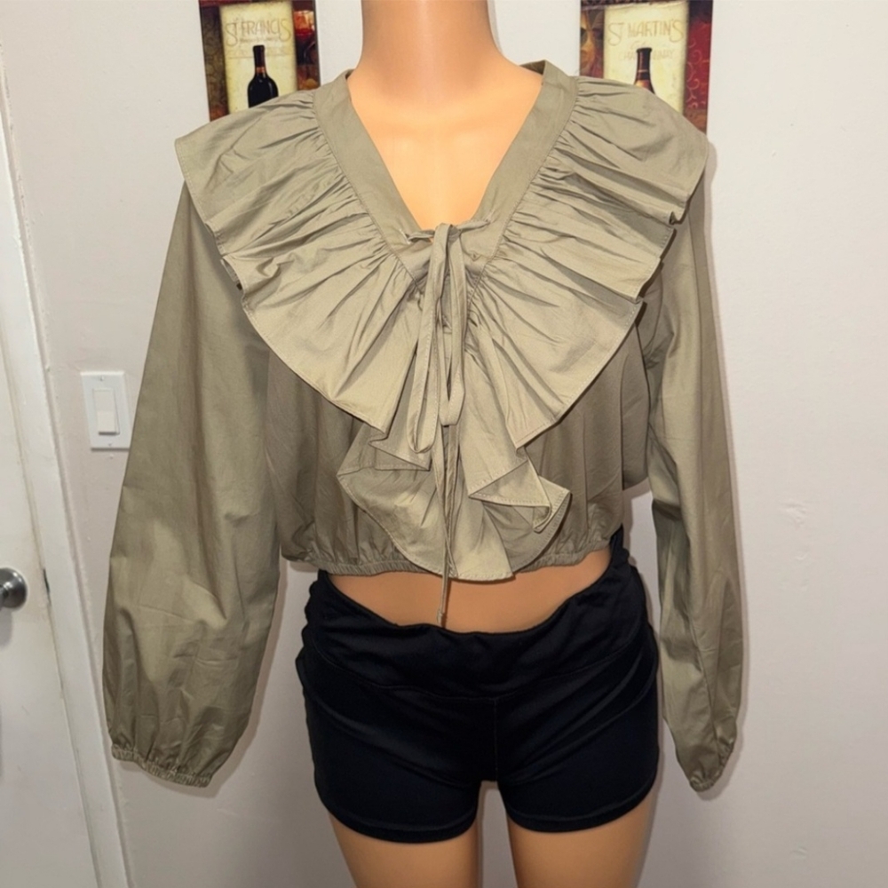 DAZY brand Ruffle Front Crop Top Size L Excellent Condition